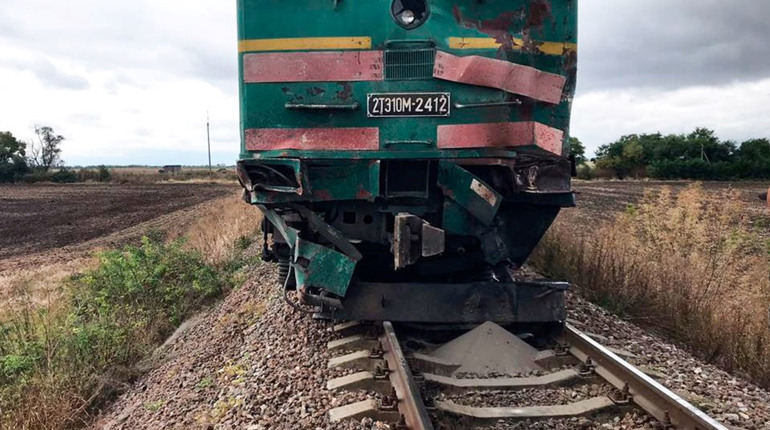 На Первомайщині зіткнулися вантажівка та локомотив: водій загинув. Фото