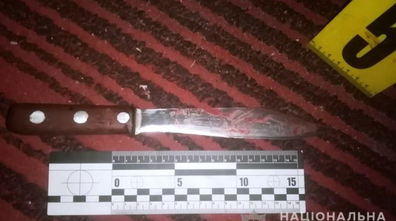 Кухонним ножем у спину: 24-річний славутчанин смертельно поранив вітчима