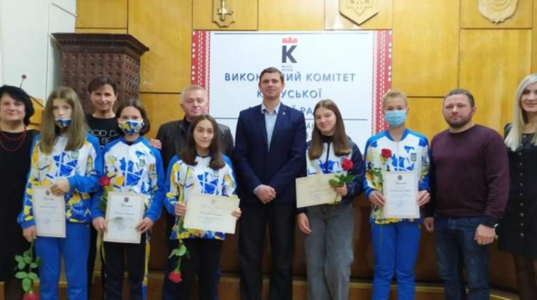 Міський голова Калуша нагородив переможців та учасників Всесвітніх учнівських спортивних ігор