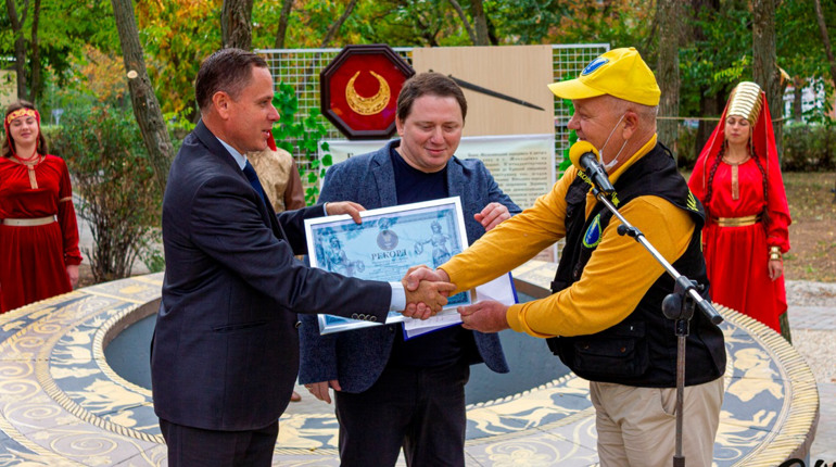Артоб'єкт «Скіфська Пектораль», що відкрили у Нікополі, став національним рекордом України