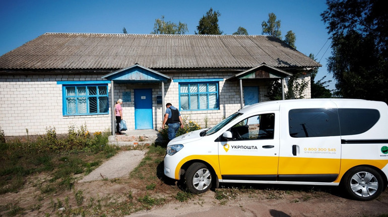 Підвозитимуть пенсію та газети до осель: на Харківщині запрацюють 117 пересувних поштових відділень