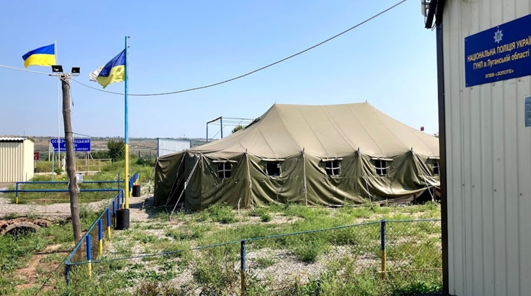 Восьмий рік – обстріли. Чим живе Золоте