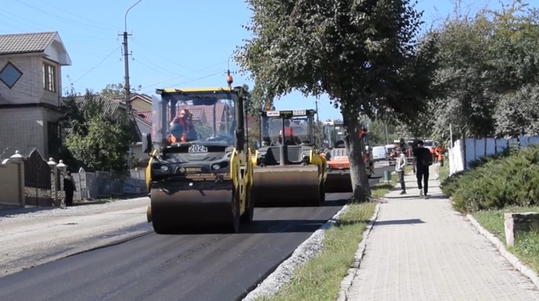 Ремонтують відрізок головної транспортної артерії Чорткова (+ відео)