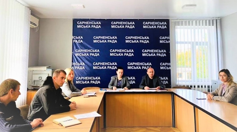 Занедбана ділянка, несанкціонований продаж, зливання нечистот: за що штрафували сарненчан