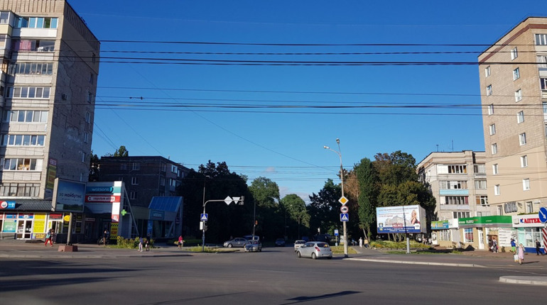 Вулицю Захисників України закриють для руху транспорту. Там укладатимуть верхній шар асфальту