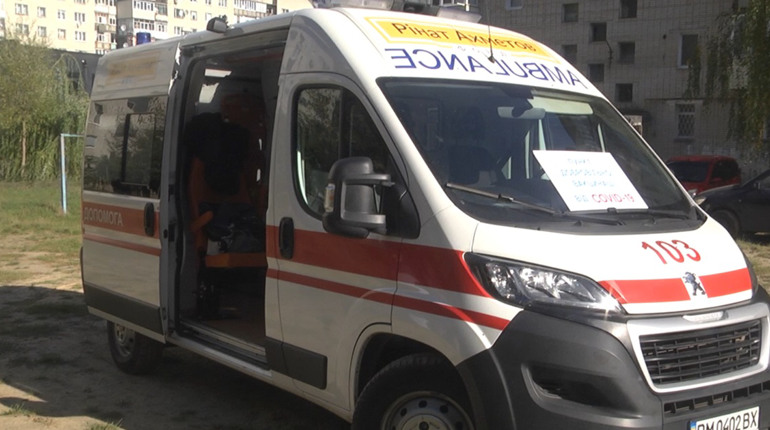 У Шостці сертифіковані лікарі проводять вакцинацію від коронавірусу у дворах багатоповерхівок