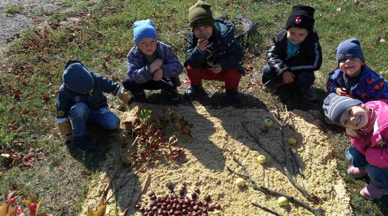 Як барвінчата із каштанів картини зробили з казковими героями