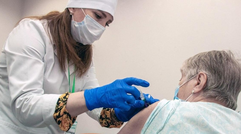 Виїзна вакцинація літніх людей у селах: на Полтавщині продовжують пілотний проєкт