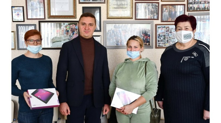Багатодітні родини отримали подарунки