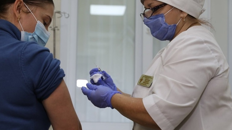 Вакцина є, місць в лікарнях та лікарів вже немає: в Запорізькій ОДА описали ситуацію з COVID-19