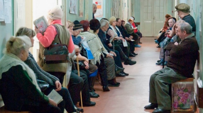 Записатись до терапевта все складніше. Люди панікують