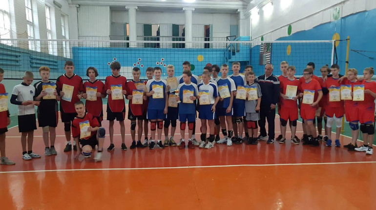 Юнаки та дівчата з Первомайської ДЮСШ перемогли в обласних змаганнях з волейболу. Вітаємо!