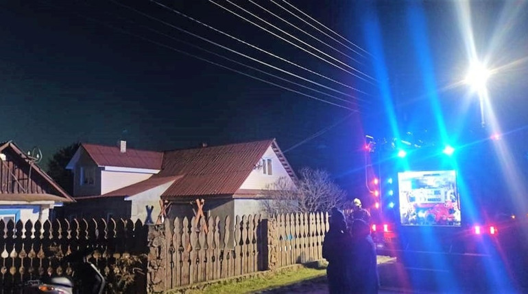 В селі на Сарненщині горів гараж — вогонь пошкодив авто