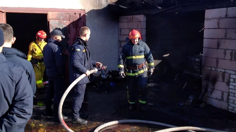 У Старій Рафалівці горів гараж