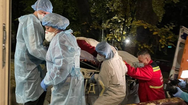 Було страшно: у лікарні в Одесі закінчився кисень, хворих терміново евакуювали серед ночі.