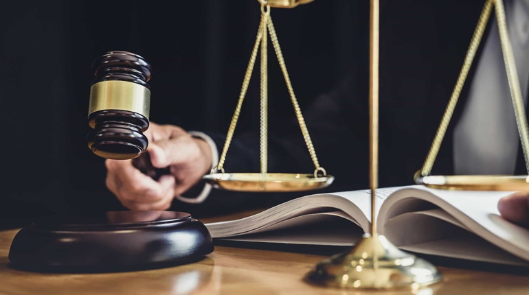 Витягли більше сотні тисяч гривень: у Лозовій суд виніс вирок двом крадійкам