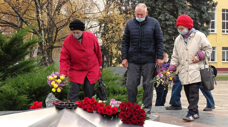 Фото дня: у Лозовій відзначили День вигнання нацистів з України