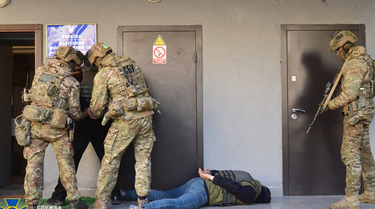 Як у Калуші знешкоджували «терористів», які захопили приміщення суду
