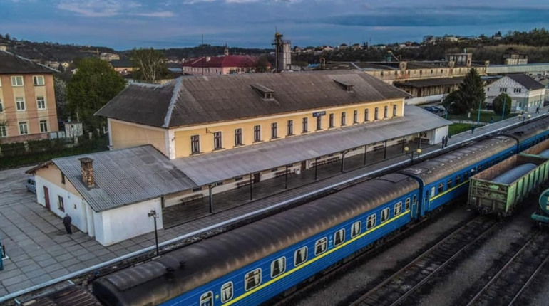 Невдовзі через Чортків курсуватиме потяг до столиці зі зручнішим графіком
