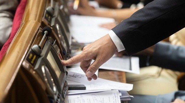Кримінальна відповідальність за підробку документів про щеплення: депутати прийняли законопроєкт