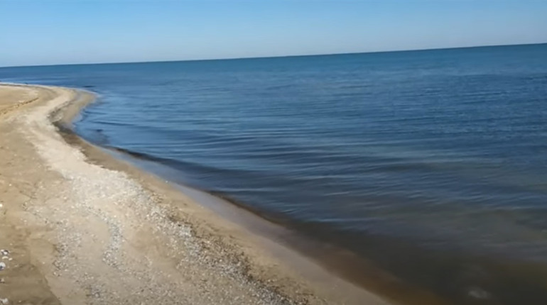 Море у жовтні: блогерка показала, яке наразі море у Стрілковому