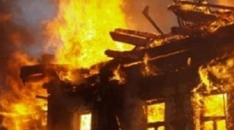 На Ніжинщині горів будинок
