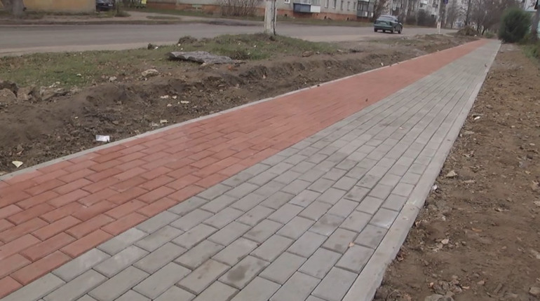 По вулиці Робочій прокладають новий тротуар