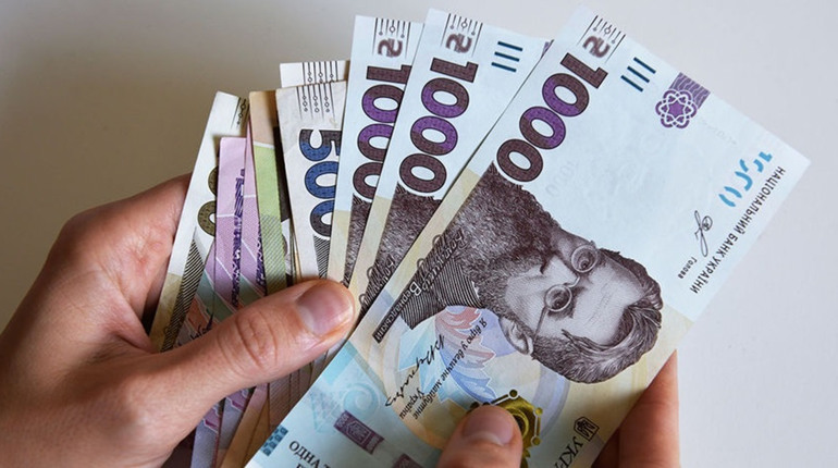З 1 грудня 2021 зросте мінімальна зарплата на 500 гривень і податки для підприємців: основні цифри