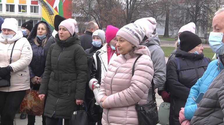 Батьки школярів мітингували проти дистанційного навчання