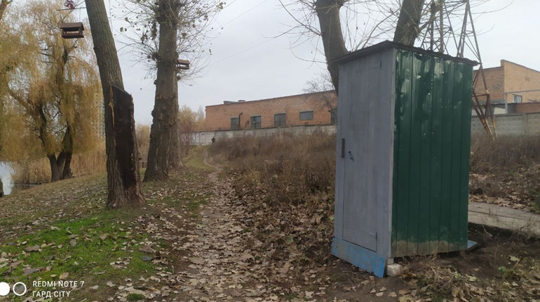 Від будиночку з сердечком до інтерактивної кабінки з Wi-Fi: 10 цікавих фактів з історії туалету