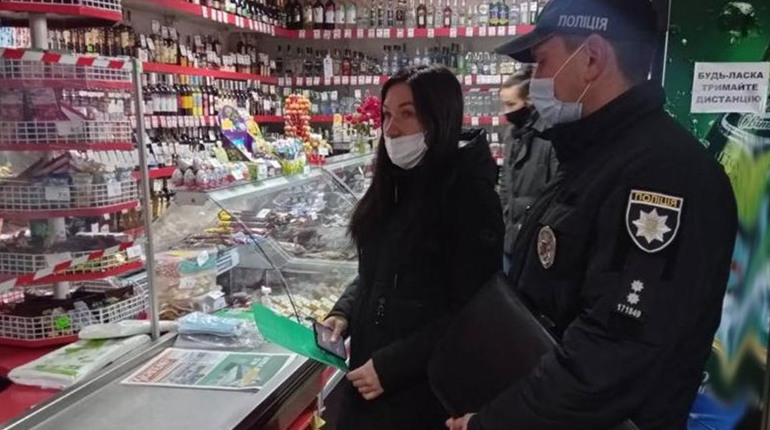На Звягельщині правоохоронці продовжують контролювати дотримання карантинних обмежень