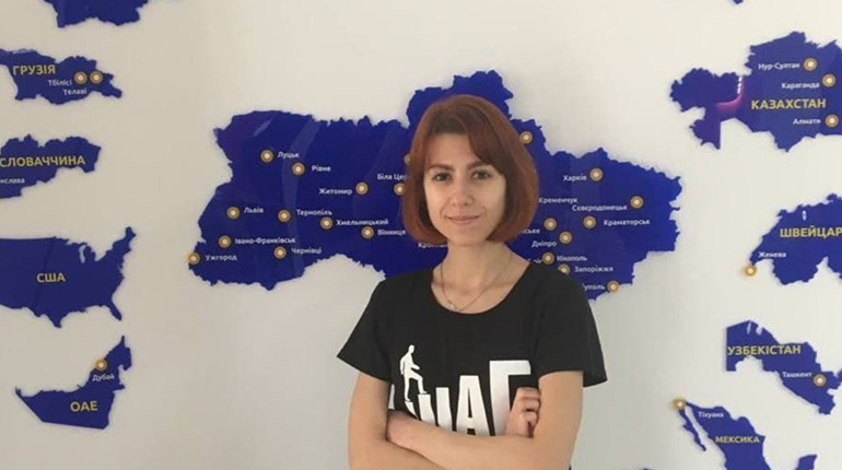 «Графічний дизайнер - це необов'язково художник». Інтерв’ю з дизайнеркою Аліною Попович