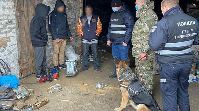 У Ніжині службова собака по сліду привела поліцейських до крадіїв автозапчастин