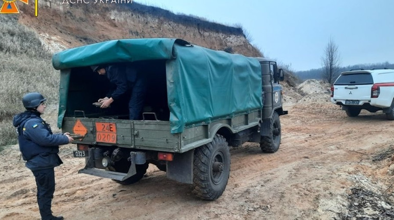У Лозівському районі піротехніки знешкодили боєприпаси часів Другої світової війни