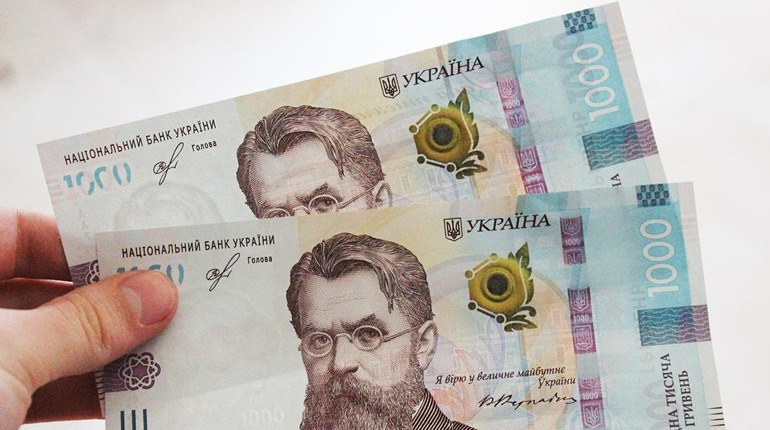 Тисяча вакцинованим та збільшення мінімальної зарплати: що станеться у грудні й кого це стосується