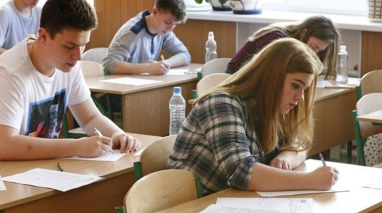 За високі результати із ЗНО випускники отримають по 100 тисяч гривень