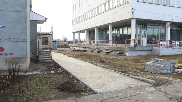 Прохання виконано: в Попасній будують новий тротуар: де він буде, та хто ініціював будівництво