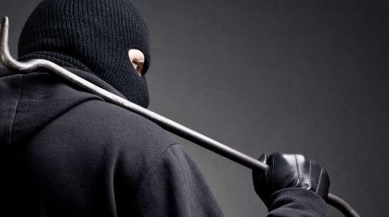 В Попасній поліція оперативно затримала чоловіка, який скоїв крадіжку з проникненням у житло