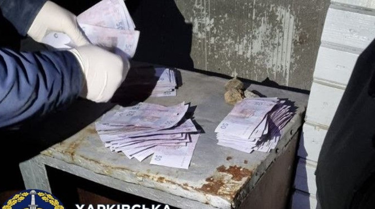Взяла гроші на лікування мами: у Лозовій судили працівницю "Укрпошти", яка вкрала пів мільйона