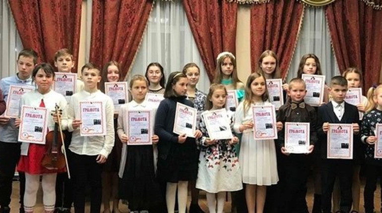 Скрипалі та віолончелісти з Чортківщини і не тільки змагалися у Тернополі
