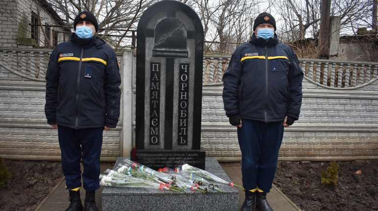 Сірогозщина пам’ятає: покладанням квітів і хвилиною мовчання вшанували ліквідаторів аварії на ЧАЕС