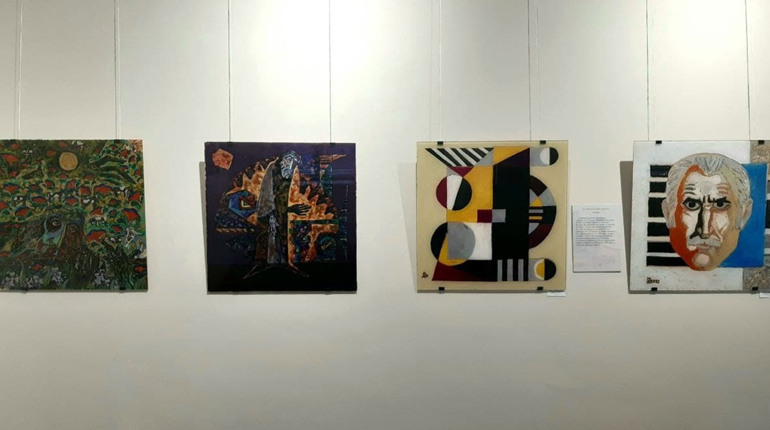 Унікальна виставка розпису на склі «Кольорова інтрига» діятиме у Дрогобичі до лютого 2022 року