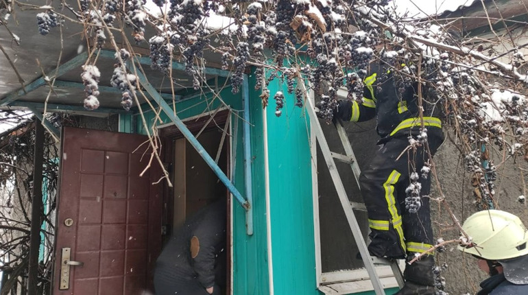 В Попасной произошел пожар в жилом доме