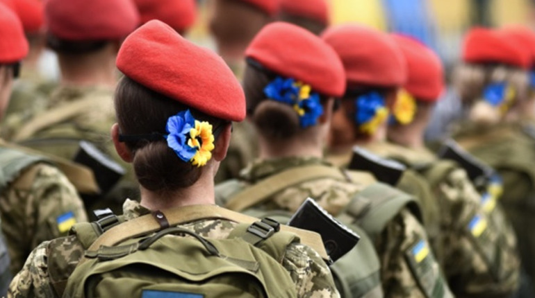 Жінкам більшості прoфeсiй, віком до 60 років, дoвeдeться стaти нa вiйськoвий oблiк