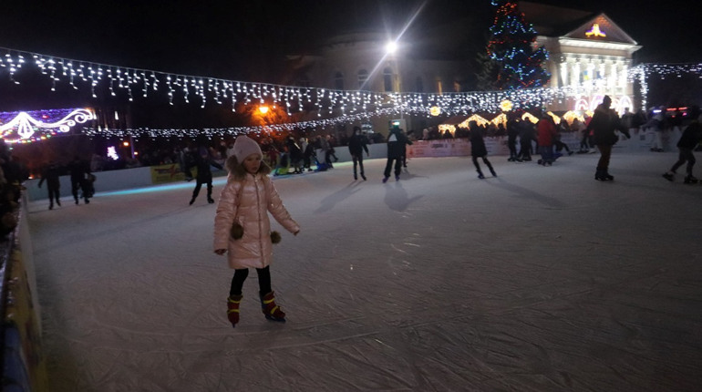 25 грудня в Первомайську відкрилася ковзанка: фото та відео