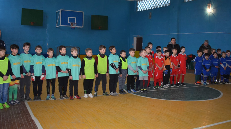 Передноворічна естафета: змагалися команди з Нижніх Сірогоз, Верхнього Рогачика і Великої Лепетихи