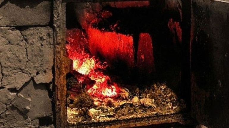 У Корюківці зайнялася майстерня місцевого жителя, який займається ремонтом меблів