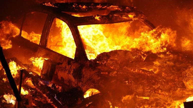 На Чернігівщині згоріли дві автівки
