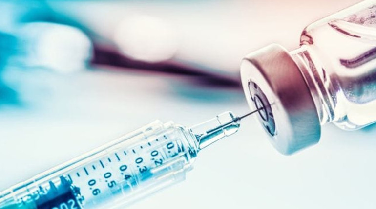 Третя доза вакцини: кому потрібна і де вакцинуватися в Луганській області