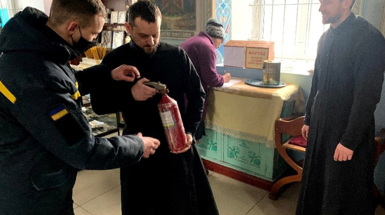 Рятувальники попереджають про небезпеку під час різдвяних свят